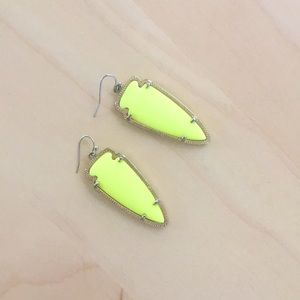 KENDRA SCOTT Neon Yellow Arrow Earring